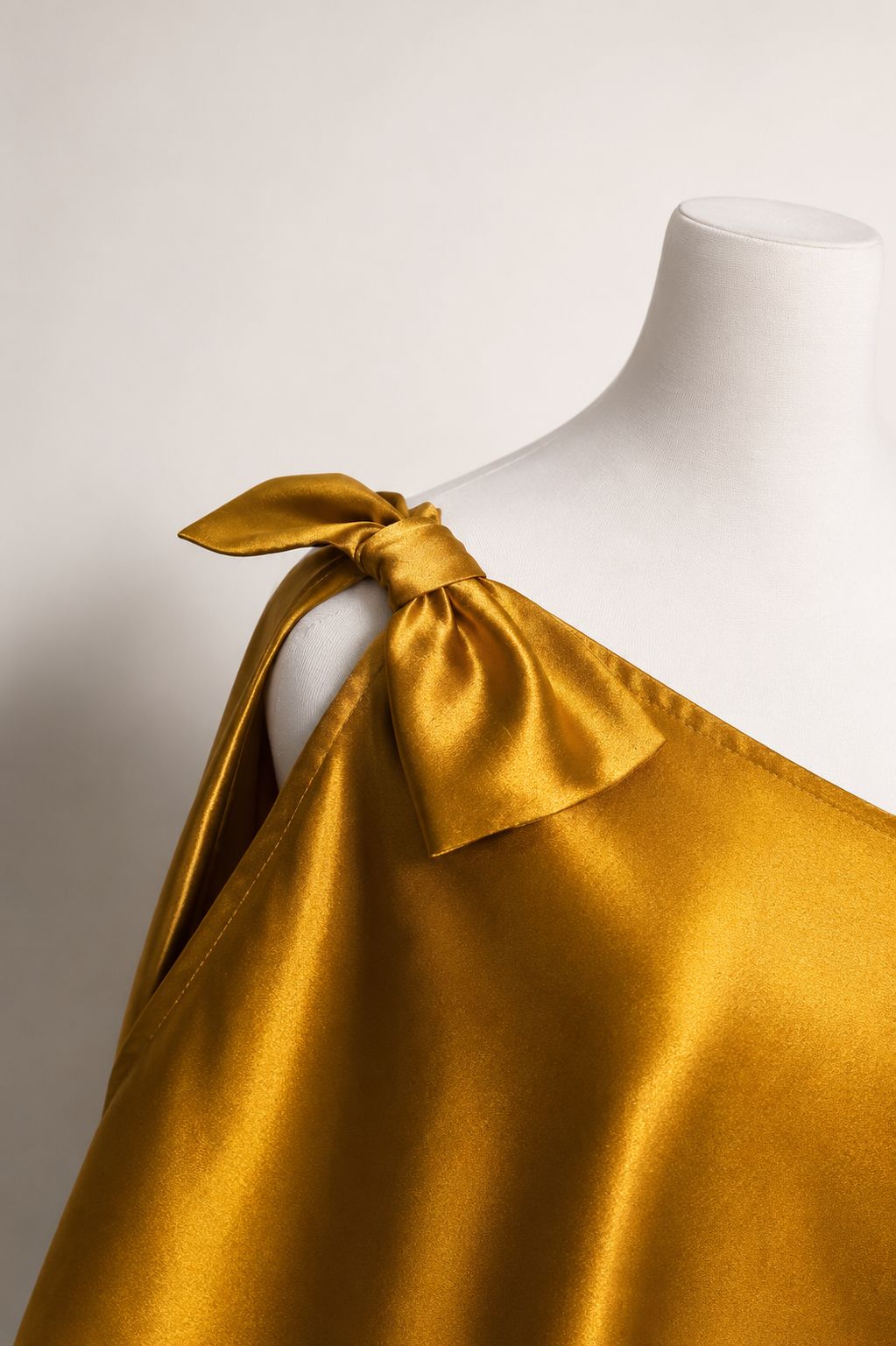 Efod Satinado Color Mostaza- Elegante y un solo hombro